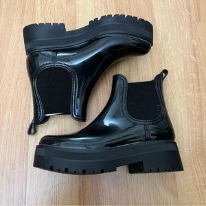 Platform Patent Chelsea Boots